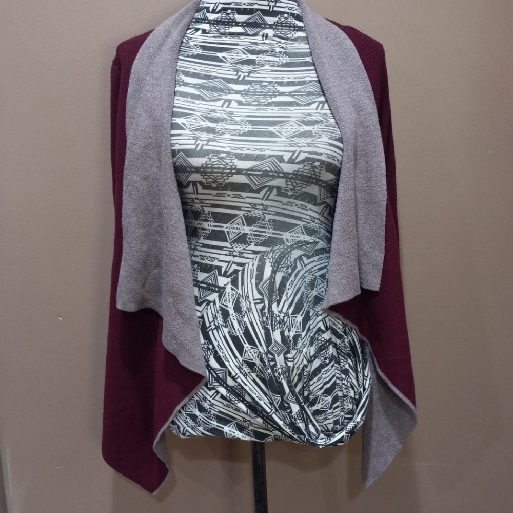 Romeo & Juliet Couture burgundy & tan drape front cardigan sweater *3/$30 Sale*